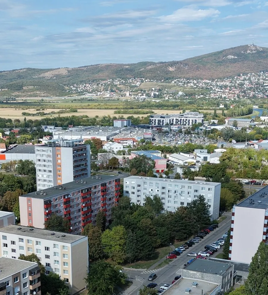 Sídlisko Klokočina v Nitre a vrch Zobor